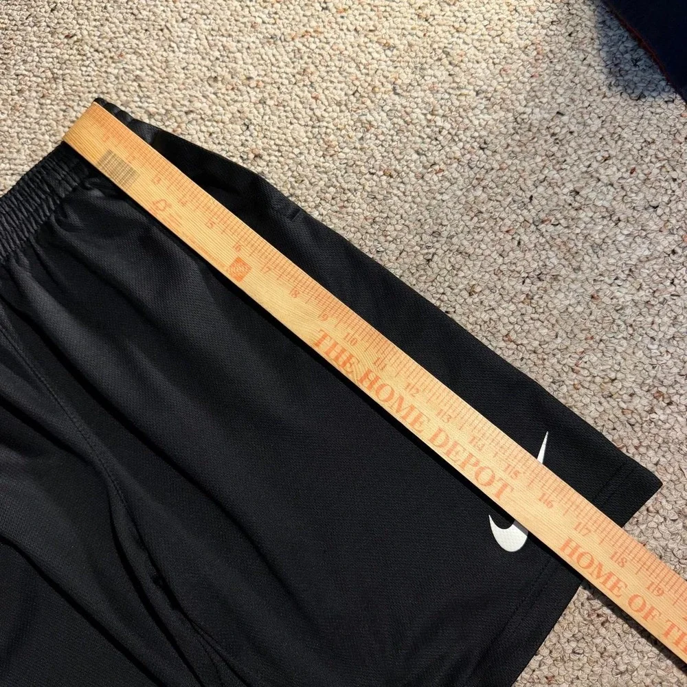 Nike Dri-FIT Black Athletic Basketball Shorts Youth XL (12-13Y) Swoosh Training